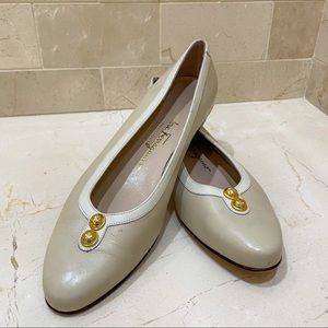 Vintage Salvador Ferragamo leather flats!